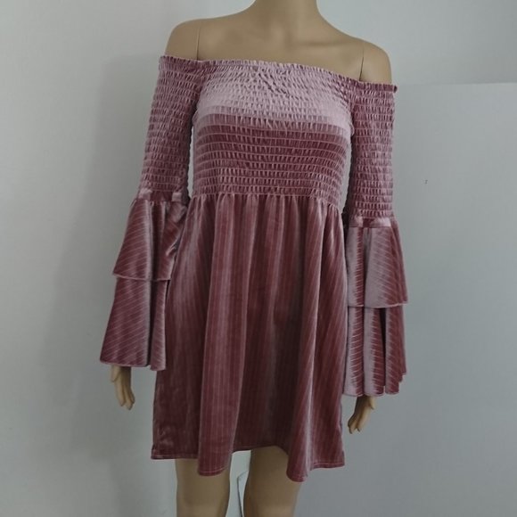 NWT Luxe Moda Velvet Bell Sleeve Dress Size S - Picture 2 of 6